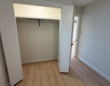 3113 Navaro Street - Photo Thumbnail 4