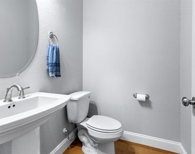 16613 Dry Creek Boulevard - Photo Thumbnail 13