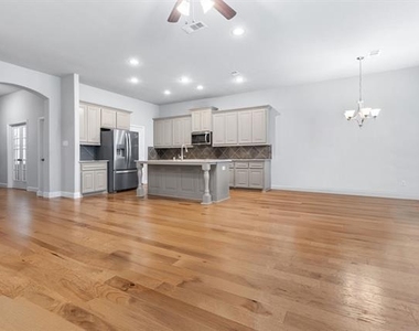16613 Dry Creek Boulevard - Photo Thumbnail 4