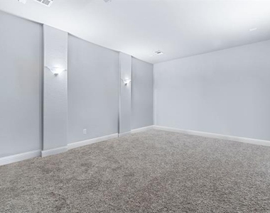 16613 Dry Creek Boulevard - Photo Thumbnail 12