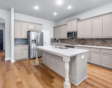 16613 Dry Creek Boulevard - Photo Thumbnail 2