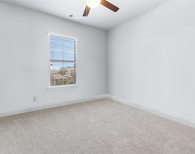 16613 Dry Creek Boulevard - Photo Thumbnail 10