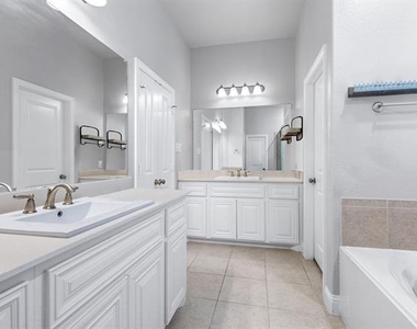 16613 Dry Creek Boulevard - Photo Thumbnail 8