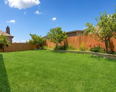 16613 Dry Creek Boulevard - Photo Thumbnail 17
