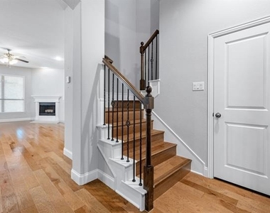 16613 Dry Creek Boulevard - Photo Thumbnail 9