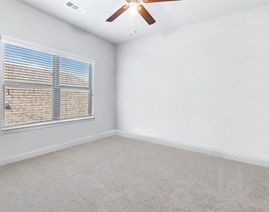16613 Dry Creek Boulevard - Photo Thumbnail 11