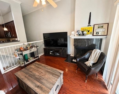 2201 Wolf Street - Photo Thumbnail 2