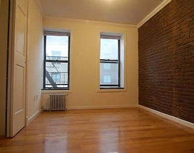 E 100th St/off 2nd Ave Nearest Q: 3BR, Elevator, W/D, SS Apps & NO Broker's Fees! Avail May 1 | Can view sooner - Photo Thumbnail 6