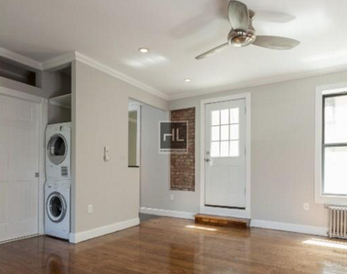 E 100th St/off 2nd Ave Nearest Q: 3BR, Elevator, W/D, SS Apps & NO Broker's Fees! Avail May 1 | Can view sooner - Photo Thumbnail 2