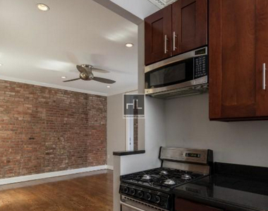 E 100th St/off 2nd Ave Nearest Q: 3BR, Elevator, W/D, SS Apps & NO Broker's Fees! Avail May 1 | Can view sooner - Photo Thumbnail 3
