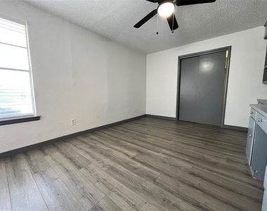 2526 Louise Street - Photo Thumbnail 8