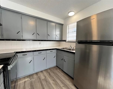 2526 Louise Street - Photo Thumbnail 4