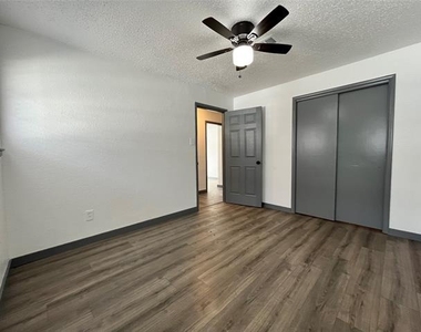 2526 Louise Street - Photo Thumbnail 11