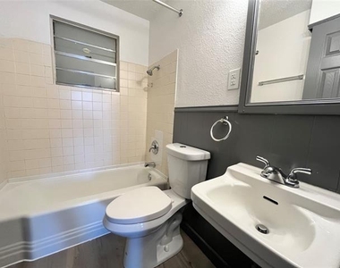 2526 Louise Street - Photo Thumbnail 12
