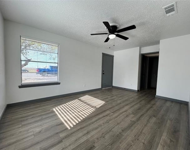 2526 Louise Street - Photo Thumbnail 2