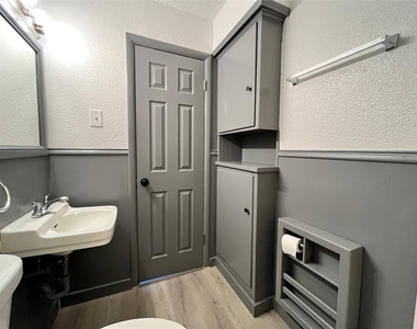 2526 Louise Street - Photo Thumbnail 13