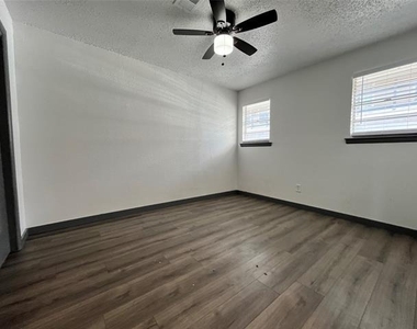 2526 Louise Street - Photo Thumbnail 10