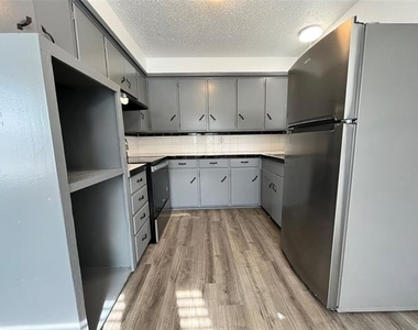 2526 Louise Street - Photo Thumbnail 5