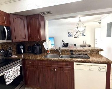 9711 Fontainebleau Boulevard - Photo Thumbnail 5