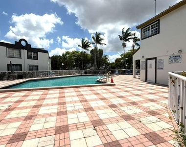 9711 Fontainebleau Boulevard - Photo Thumbnail 14
