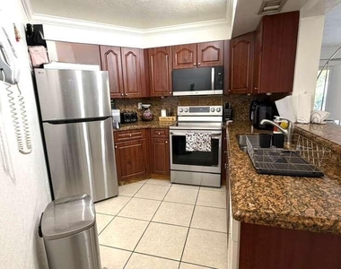 9711 Fontainebleau Boulevard - Photo Thumbnail 4