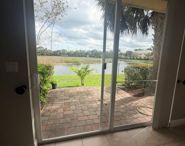 7644 Foxcroft Lane - Photo Thumbnail 6