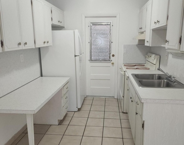 1007 N 19th Avenue - Photo Thumbnail 5