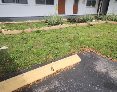 1007 N 19th Avenue - Photo Thumbnail 10