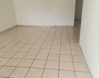 1007 N 19th Avenue - Photo Thumbnail 1