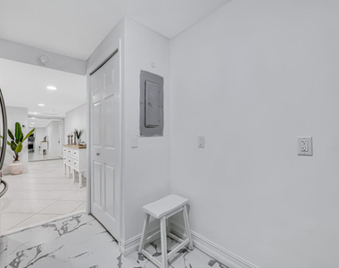 5600 N Flagler Drive - Photo Thumbnail 8