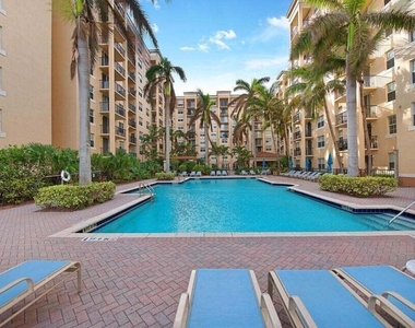 1805 N Flagler Drive - Photo Thumbnail 8