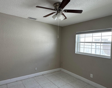 2180 Nw 93rd Avenue - Photo Thumbnail 9