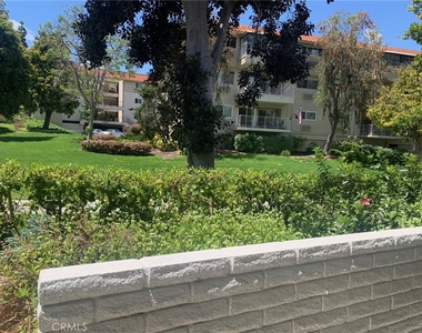 2014 Via Mariposa - Photo Thumbnail 14
