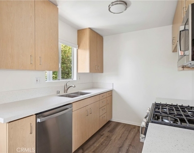 375 Woodland Pl - Photo Thumbnail 9