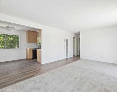 375 Woodland Pl - Photo Thumbnail 2
