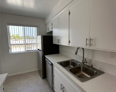 11692 Chenault Street - Photo Thumbnail 6