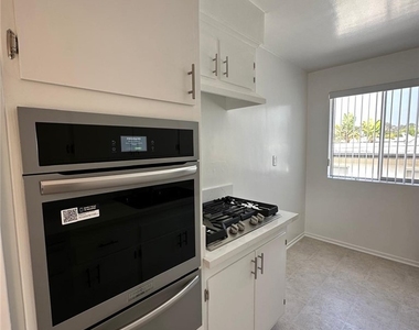 11692 Chenault Street - Photo Thumbnail 7