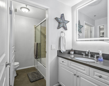 7320 Hawthorn Avenue - Photo Thumbnail 5