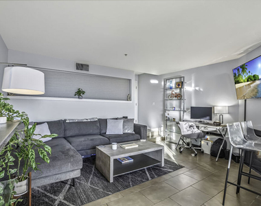 7320 Hawthorn Avenue - Photo Thumbnail 9