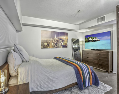 7320 Hawthorn Avenue - Photo Thumbnail 3
