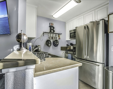 7320 Hawthorn Avenue - Photo Thumbnail 10