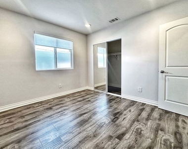 4829 W 17th Street - Photo Thumbnail 12