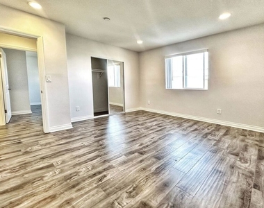 4829 W 17th Street - Photo Thumbnail 7
