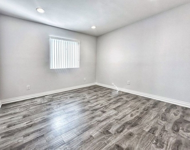 4829 W 17th Street - Photo Thumbnail 11
