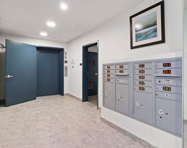 132 Rosemont Avenue - Photo Thumbnail 4