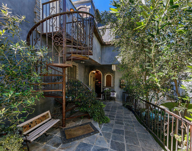 2851 Seabreeze Drive - Photo Thumbnail 3