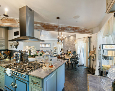 2851 Seabreeze Drive - Photo Thumbnail 20