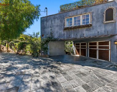 2851 Seabreeze Drive - Photo Thumbnail 1