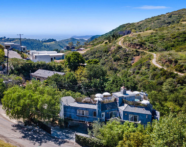 2851 Seabreeze Drive - Photo Thumbnail 4