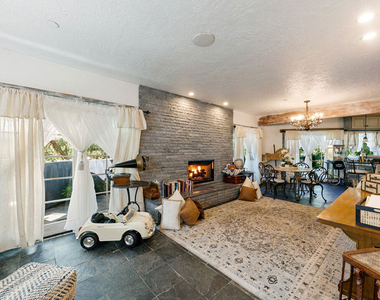 2851 Seabreeze Drive - Photo Thumbnail 9